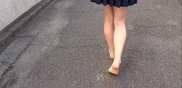  Girl walking outdoors barefoot